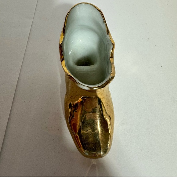 Miniature shoe 2 1/4 " Gold Painted Porcelain Small shoe or Boot. Made in Japan - Picture 2 of 11